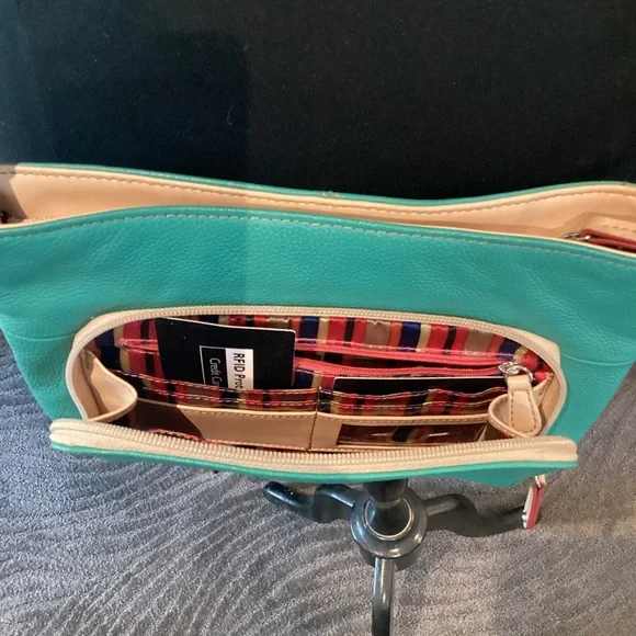 Tignanello Crossbody leather bag with card slots and zippered compartments. - Picture 7 of 14